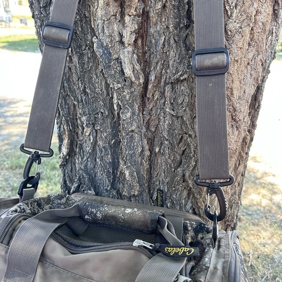 CABELAS Camouflage Bag Catch All Hunting Fishing Camo Tote Duffle Shoulder Strap - Picture 15 of 16